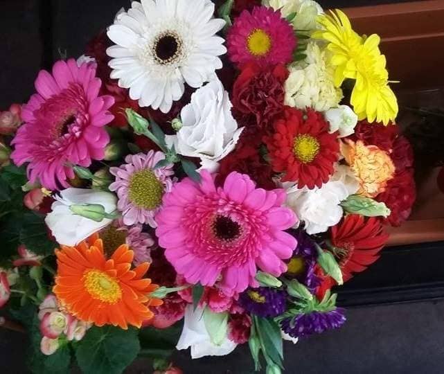 Envio y venta de flores ,rosas, plantas,arreglos florales ,regalos y desayunos a domicilio con delivery gratis en la Ciudad Autonoma de Buenos Aires y con costo de envo en localidades del Gran Buenos Aires asi como delivery de flores y plantas a travs de florerias asociadas en todas las provincias de la Argentina, Buenos Aires, la Pampa, Tucuman, La Rioja, Ro Negro, Entre Rios, Corrientes, Misiones, Neuquen, Chubut, Tierra del Fuego, Santa Cruz, San Luis, Mendoza, Cordoba, Jujuy, Formosa, Santiago del Estero, Salta, Chaco, Catamarca ,San Juan, y ademas realizamos el delivery de flores ,coronas,palmas , plantas y regalos a todas las ciudades de Argentina, Mar del Plata, Crdoba, Buenos Aires, con cargo en Santa Rosa, La Plata, Bella Vista, Neuquen, Pilar, Paran, Posadas, Resistencia, Cipolleti y mas de 300 ciudades y localidades en todo el territorio de nuestro pas, asi como tambien tenemos la posibilidad de enviar flores a casi todo el mundo en cuestion de horas